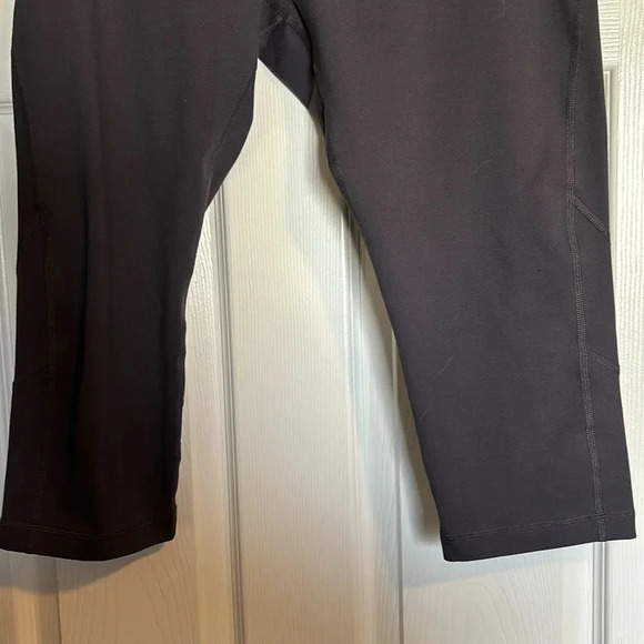 L.L. Bean women’s gray and black capri leggings size large - Picture 3 of 8